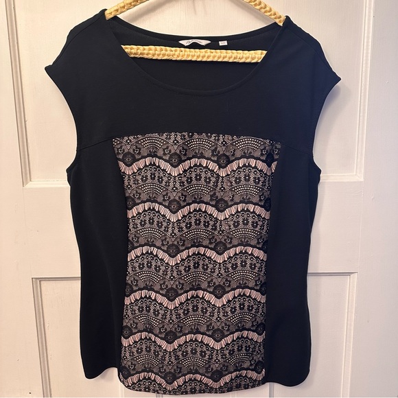 Reitmans Tops - ⭐️ Reitmans Lg Black and Pink Lace Pattern Blouse